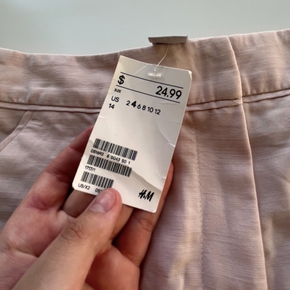 H&M pink/cream shorts! new with TAGS! - Picture 2 of 3